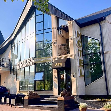 Sv Hotel, Restaurant & Airport Parking Todiresti  Екстер'єр фото