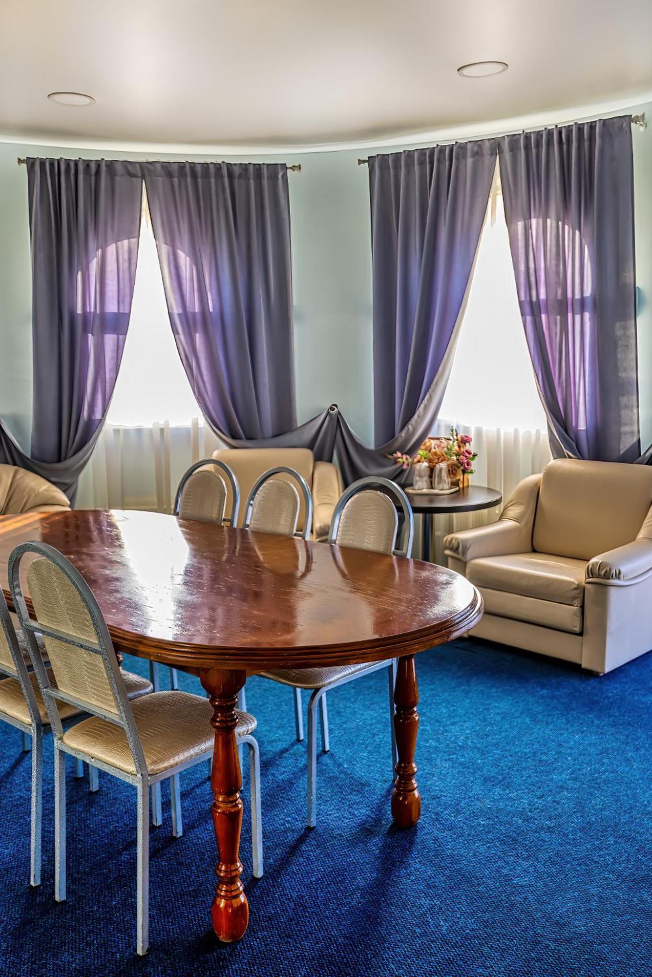 Sv Hotel, Restaurant & Airport Parking Todiresti  Екстер'єр фото