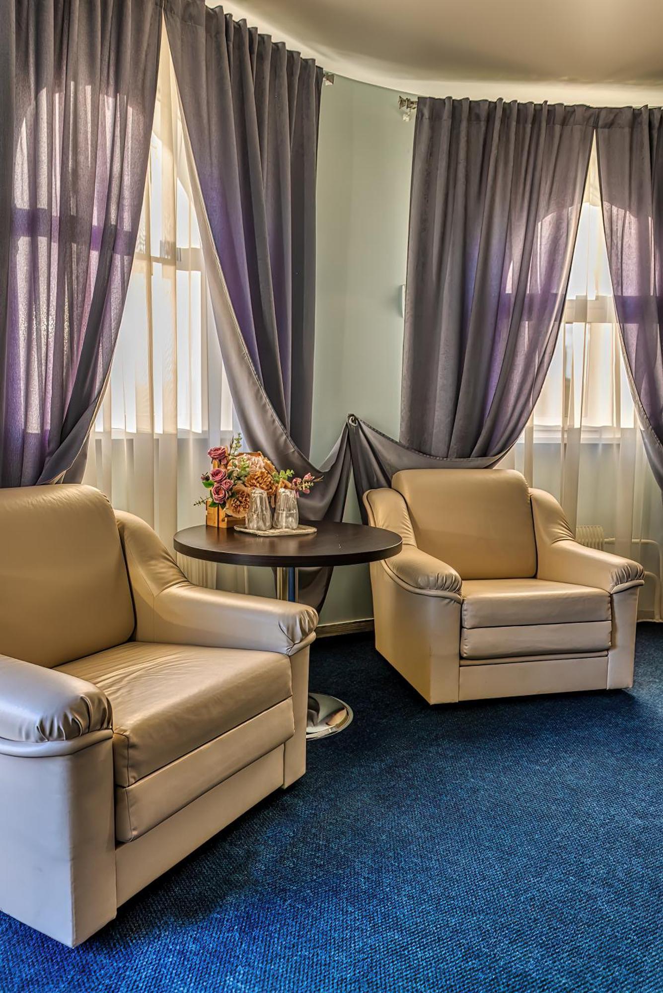 Sv Hotel, Restaurant & Airport Parking Todiresti  Екстер'єр фото