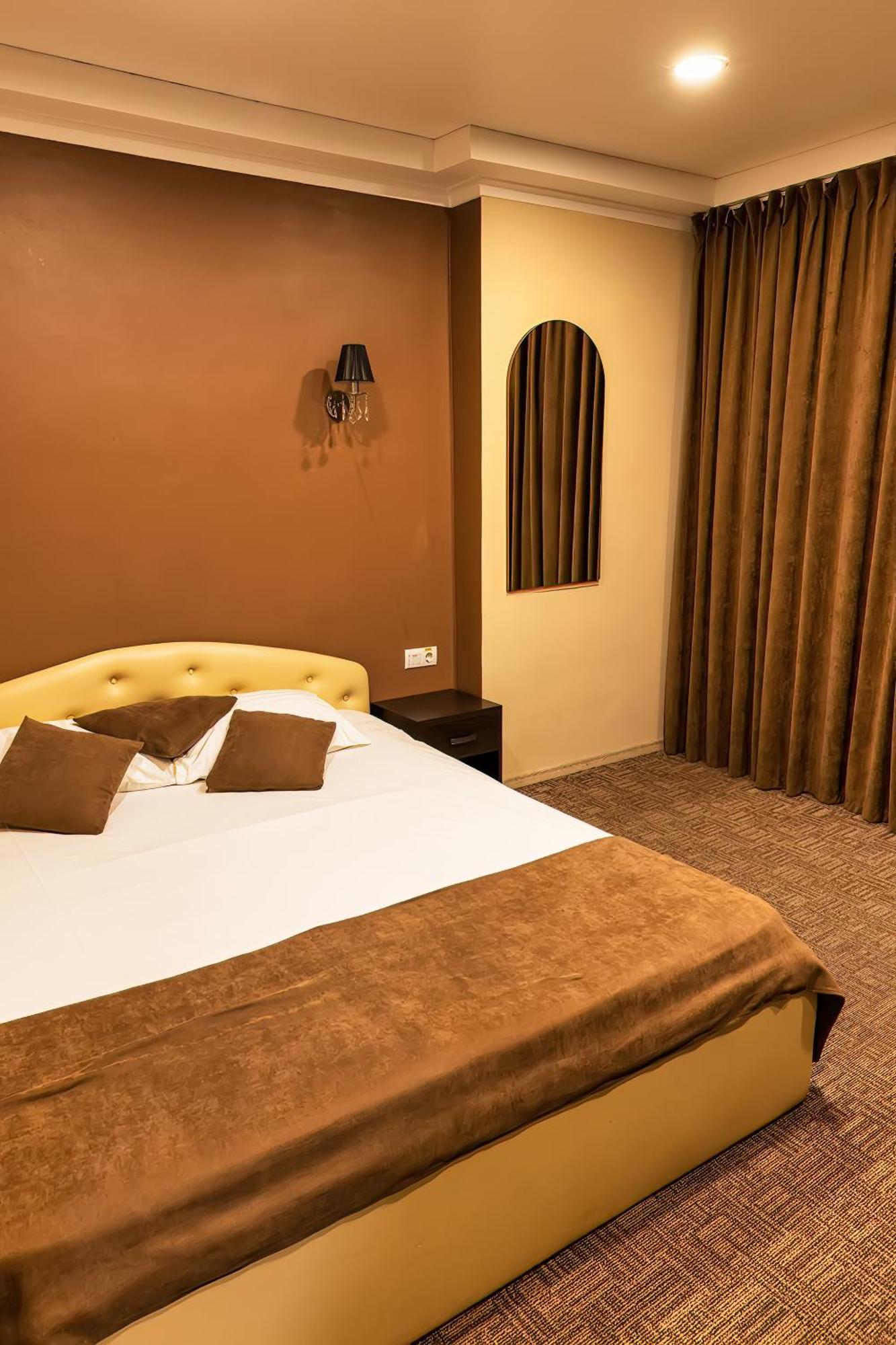 Sv Hotel, Restaurant & Airport Parking Todiresti  Екстер'єр фото