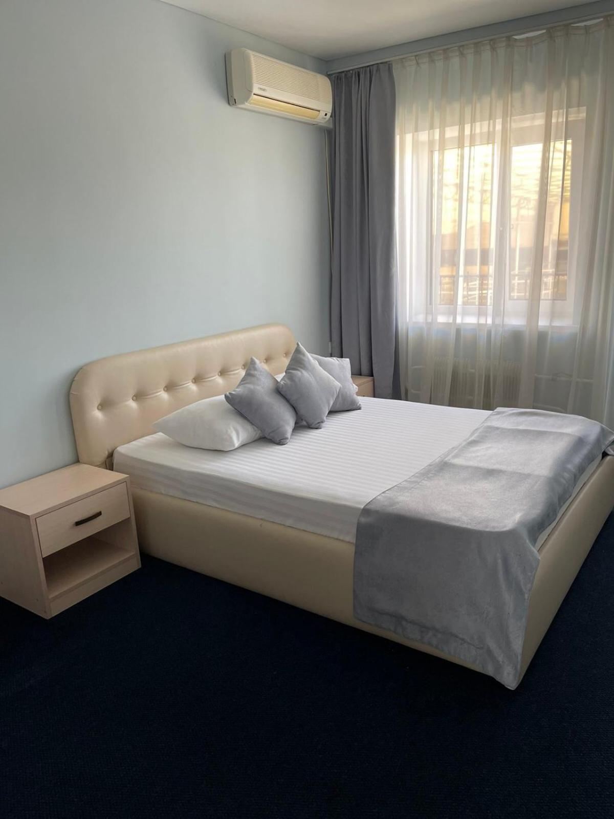 Sv Hotel, Restaurant & Airport Parking Todiresti  Екстер'єр фото