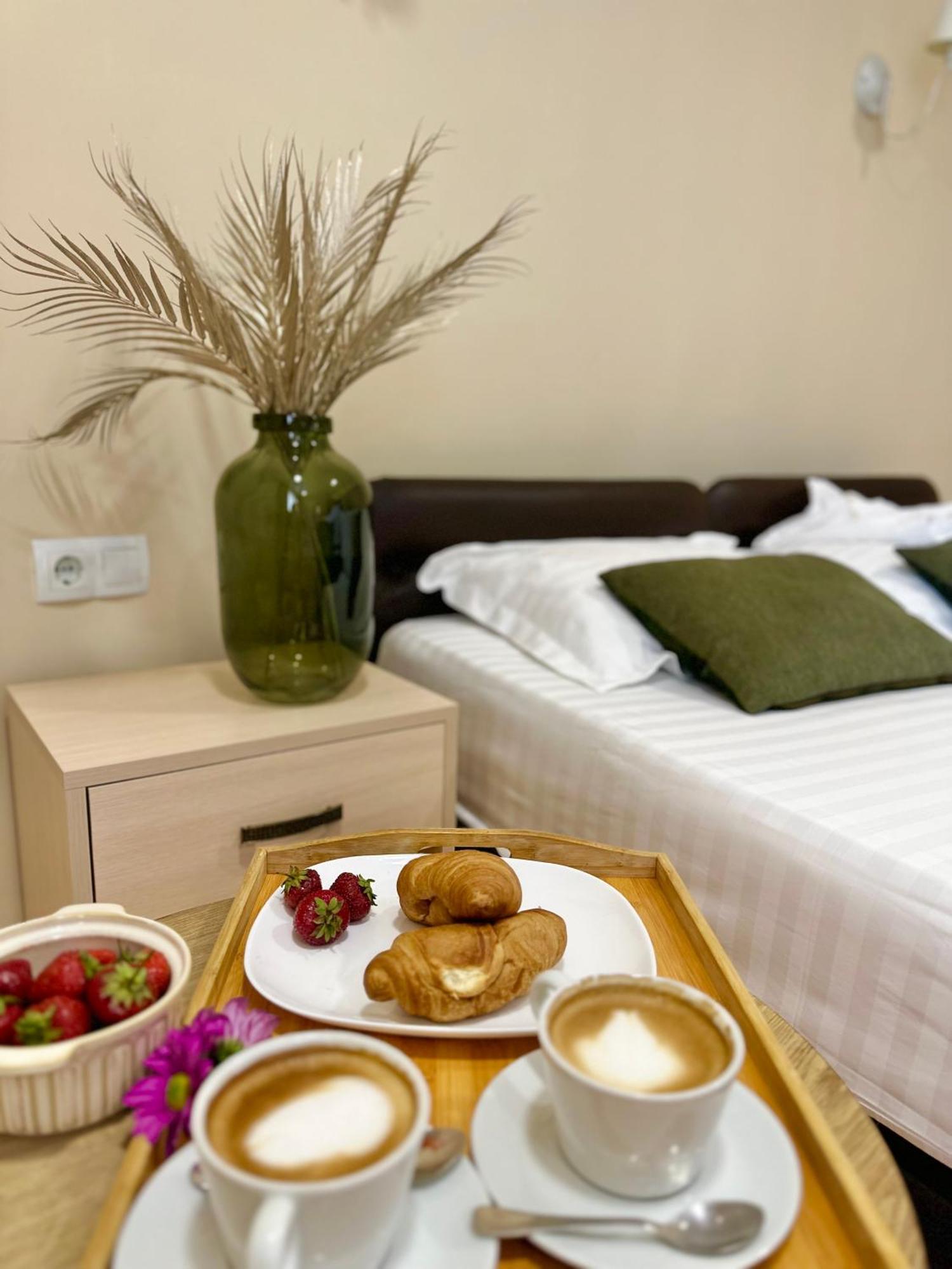 Sv Hotel, Restaurant & Airport Parking Todiresti  Екстер'єр фото