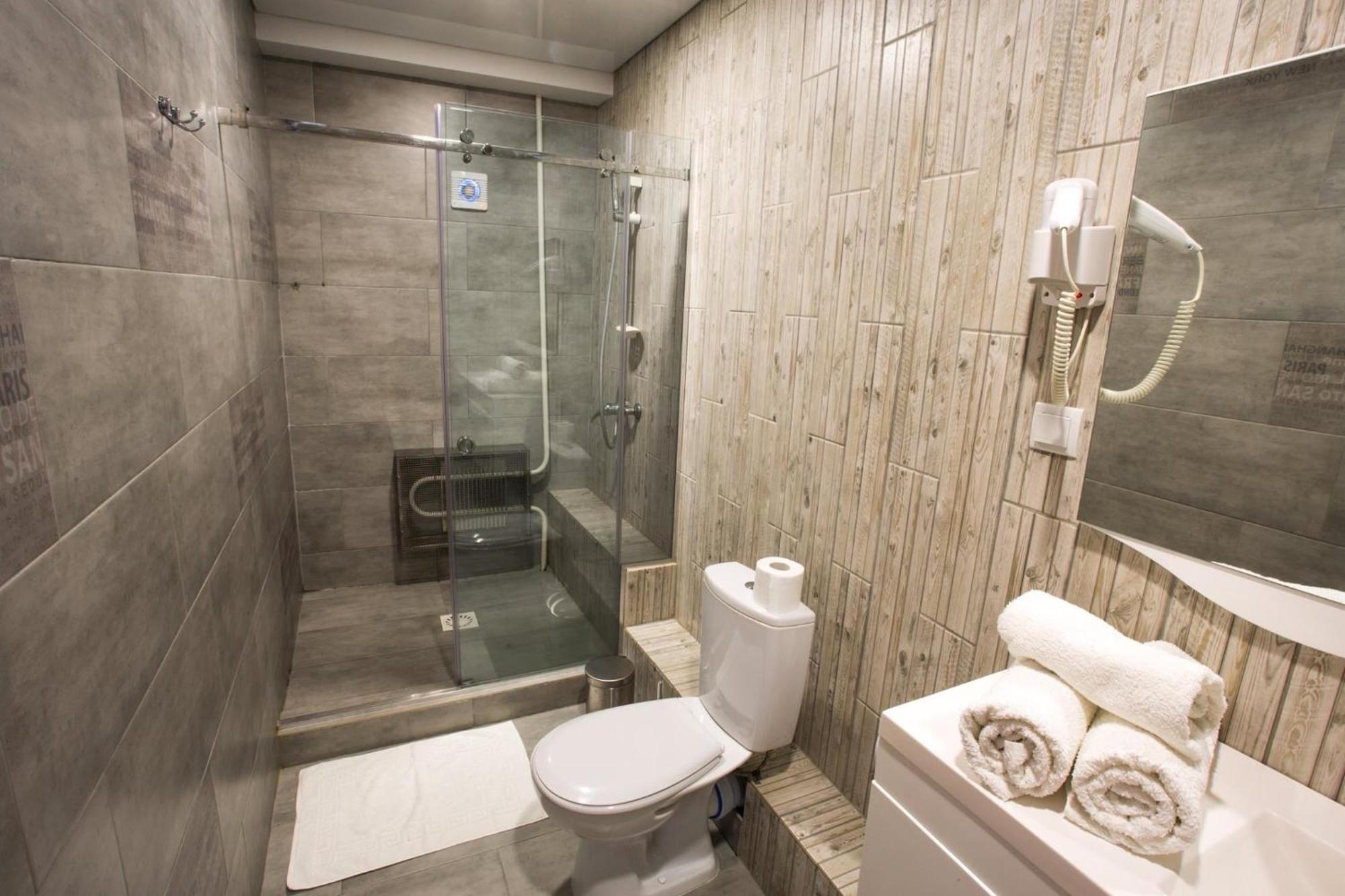 Sv Hotel, Restaurant & Airport Parking Todiresti  Екстер'єр фото