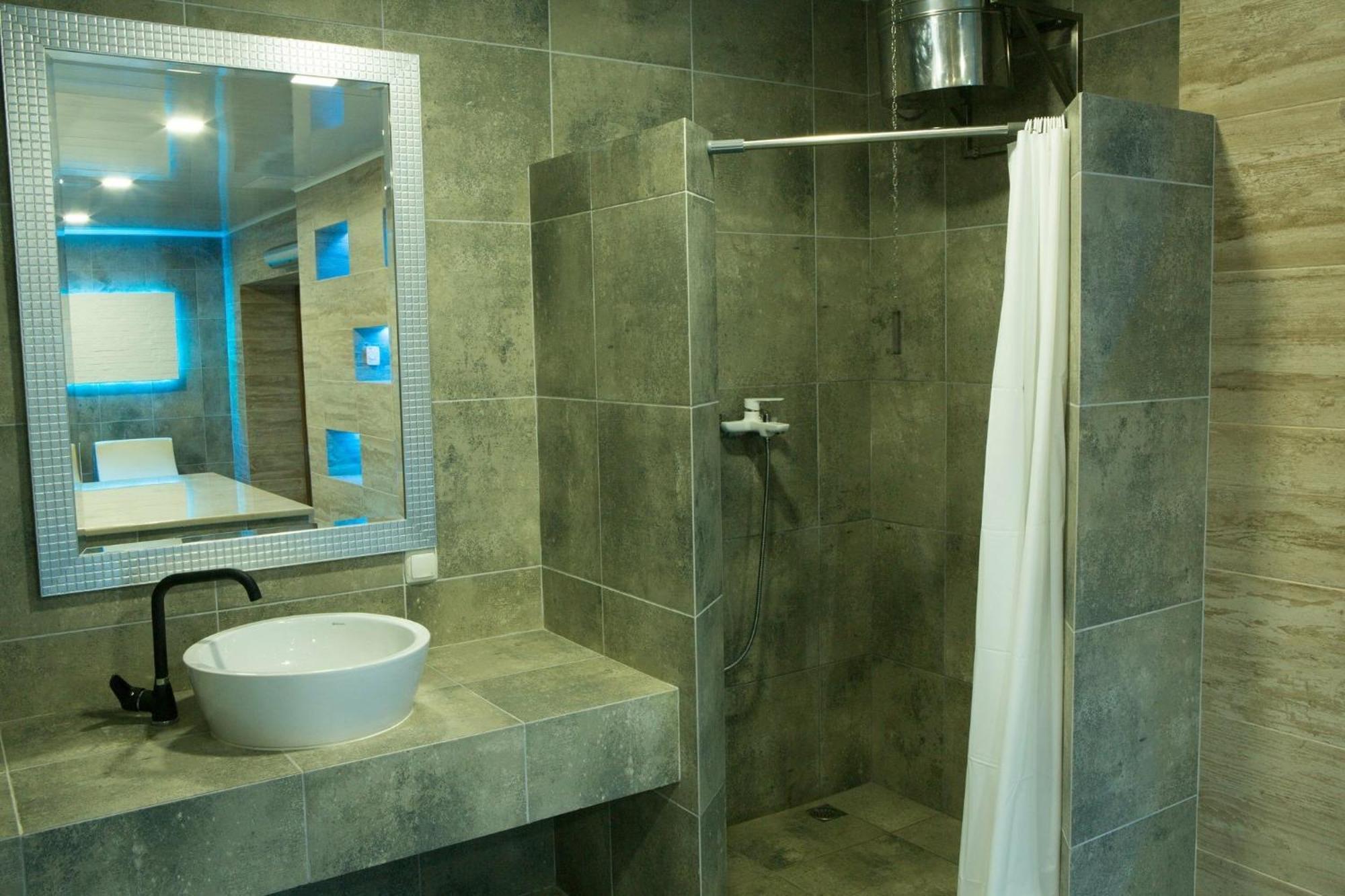 Sv Hotel, Restaurant & Airport Parking Todiresti  Екстер'єр фото