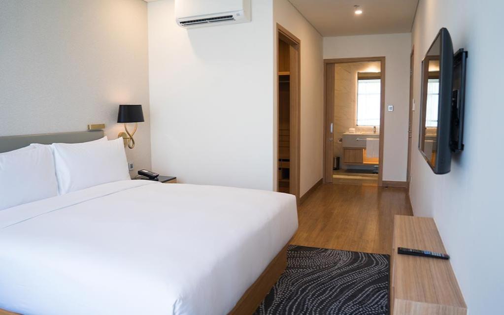 Sv Hotel, Restaurant & Airport Parking Todiresti  Екстер'єр фото