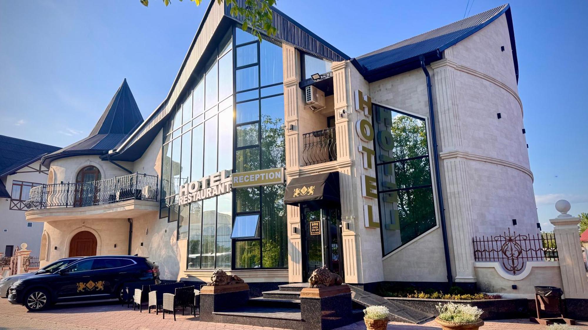 Sv Hotel, Restaurant & Airport Parking Todiresti  Екстер'єр фото